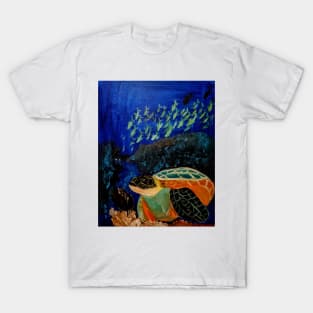 Sea turtle in the ocean T-Shirt